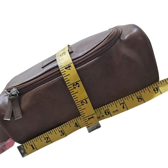 Perry Ellis Portfolio Faux Leather Compact Hanging Travel Kit - Picture 9 of 11